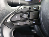 運転中、オーディオの操作をしてて、ハッとしたことはありませんか?ステアリングスイッチは、運転中でもハンドルでオーディオの操作が可能です。