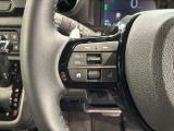 ステアリングにオーディオ操作スイッチが付いています。オーディオ画面に直接タッチしなくても操作が出来ますので、運転に集中できます。