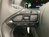運転中、オーディオの操作をしてて、ハッとしたことはありませんか?ステアリングスイッチは、運転中でもハンドルでオーディオの操作が可能です。安全なドライブをサポートします。