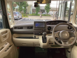見晴らし良い前方視界です。運転がし易そうですね。