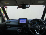 フロントガラスが広く視界が広々としているので、運転がとてもし易いです