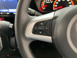運転中、オーディオの操作をしてて、ハッとしたことはありませんか?ステアリングスイッチは、運転中でもハンドルでオーディオの操作が可能です。安全なドライブをサポートします。