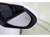 BSMを装備。さらに、後退時車両検知警報【RCTA】を搭載しています。バックで出庫する際に左右から接近する車両を検知し、ミラーのインジケーターの点滅と警報音で警告して安全確認をサポートしてくれます。