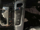 【電動パーキング】ボタンひとつでパーキングON。女性の方や運転に慣れていない方にも安心.