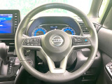 【純正革巻きステアリング】上質な革を使用することで、手にしっかり馴染みとても運転しやすいハンドルです♪
