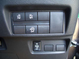 運転席右側には電動スライドドア等の各種スイッチがまとめられています!
