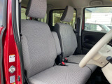 運転席まわりには十分なスペースがあり、大柄な方でもゆったり運転していただける環境です。