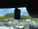 安心のドライブをサポートする【ドラレコ】大切な瞬間をしっかり記録し、万が一の時にも助かる装備です。