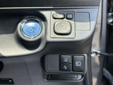 【オートマチックハイビーム】先行車や対向車のライトを認識し、ヘッドライトの上下の向きを自動で切り替てくれるので、運転に集中できて安全です。