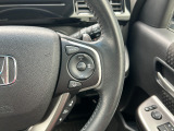 予め設定した速度で定速走行。先行車に近づいたら、システムが先行車との距離や速度差を測定し、自動的に加減速。適切な車間距離を維持しながら追従走行します。