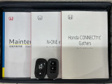 スマートキーは鍵をバッグに入れたままでもドアロックの開閉やエンジンのON・OFFができます。夜間や雨の日も鍵を探さなくて良いので便利です。