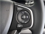 ◆アダプティブクルーズコントロール◆予め設定した車速内でクルマが自動的に加減速。前走車との適切な車間距離を維持しながら追従走行します。【LKAS】車線維持支援システムでステアリング操作を支援。