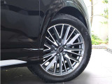 ●オシャレは足元からといいますが、車も同じく足元のエレガンスさで全体のイメージが変わります。