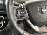 ステアリングにオーディオ操作スイッチが付いています。オーディオ画面に直接タッチしなくても操作が出来ますので、運転に集中できます。
