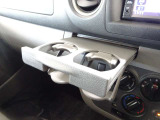 ドリンクホルダー★すぐ手が届く位置にドリンクホルダーを装備しています。運転中の水分補給もご安心です♪