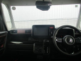 明るく広々した車内で、運転に全集中できます