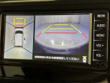 パノラミックビューモニターを装備。駐車場や交差点でクルマを真上から見るように周囲を確認できます。機能の詳細は販売店スタッフまでおたずねください。