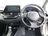 見通しのよいすっきりとした視界で、誰でも運転しやすいです。運転のしやすさは疲れにくさにも繋がりますよ♪