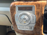 【オートエアコン】一度お好みの温度に設定すれば、車内の温度を検知し風量や温度を自動で調整。暑い&hellip;寒い&hellip;と何度もスイッチ操作をする必要はありません。快適な車内空間には必須の機能ですね♪