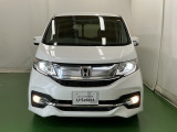 LEDヘッドライトを装備しています。LEDヘッドライトはとても明るく、雨の日や夜間走行も安全・安心です。オートライトコントロール付きで周囲の明るさに応じて自動で点灯・消灯します