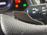 【パドルシフト(AT車)】MT車と同じように好きなギアで走ることができます!ステアリングから手を離さずに指先だけでシフト操作ができ、よりスポーティな走りをお楽しみいただけます。