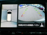 アラウンドビューモニター。クルマを上空から見下ろしているかのような映像で、駐車の際、周囲の安全を確認できます!