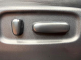 【パワーシート】スイッチ一つで簡単にシートの微調整が可能!電動だから力もいりません!快適なシートポジションにセットして、快適なドライブをお楽しみください。