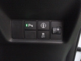 パーキングセンサーや横滑りを防ぐVSA等のスイッチ類は運転席の右側、手の届きやすい位置にあります。