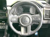 【純正革巻きステアリング】上質な革を使用することで、手にしっかり馴染みとても運転しやすいハンドルです♪