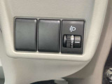 ヘッドライトの光軸を調整するためのダイヤルで、荷物や乗車人数による光軸の変化を補正するために使用します。
