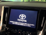 【メーカー純正ナビ】インテリアに溶け込むスタイリッシュな「専用設計」メーカーナビを装備♪視認性や操作性など基本性能にも優れ、より上質なカーライフをお楽しみいただけます。