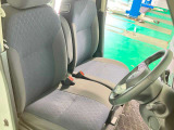 【フロントシート】運転席は必ず使用する部分ですので、座り心地が重要です★ぜひ一度ご体感下さい★