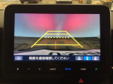 【バックカメラ】運転が苦手な方も車庫入れラクラクです!ギアをリバースに入れれば自動的に切り換わりますので、面倒な操作は不要です♪狭い駐車場もお車を傷つけず安心ですね!