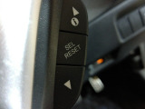 マルチインフォメーションディスプレイの表示はハンドル右側のスイッチを操作して変更できます。