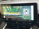 【パノラミックビューモニター】専用のカメラにより、上から見下ろしたような視点で360度クルマの周囲を確認することができます☆死角部分も確認しやすく、狭い場所での切り返しや駐車もスムーズに行えます。