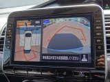 【アラウンドビューモニター&バックモニター】クルマを真上から見下ろしているかのような映像が表示され、周囲の状況がひと目で把握できます!駐車が苦手な方でも安心してスマートに駐車できます!