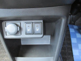 運転席、助手席には冬場に快適、シートヒーターが付いてます。