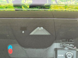 【スマートシティブレーキサポート】低速走行中に前方の車両等を認識し、衝突しそうな時は警報とブレーキで衝突回避と被害軽減をアシスト。より安全にドライブをお楽しみいただけます。