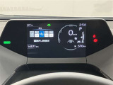 視認性の高いスピードメーターになっております。
