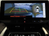 車両を上から見たような映像を映し出すパノラミックビューモニター付きです。