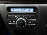 車内の温度管理に便利なオートエアコン☆