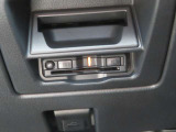 ETCが装着されています。再セットアップ後高速道路の料金所をノンストップで通過できて大変便利です。