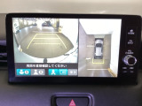 バックギアに入れますとご覧のような画像に自動的に切り替わります。車庫入れ時に役立ちます。
