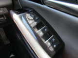 ドアミラーもAUTOで格納とっても便利です♪ウインドー操作も全てオート機能を採用しております♪