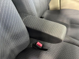 【アームレスト】運転中の身体の負担を軽減してくれるアームレストを装備♪