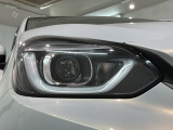 LEDヘッドライトは、点灯の瞬間から最大光量を発揮し、突然暗くなるトンネルなどでの安定感を高めます。