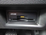 【ETC2.0】料金所の通過だけではなく、渋滞情報等を受信して純正ナビと連動して情報を反映させられます! 一部高速道路などの割引きや、一時退出からの再入場が可能というメリットもあります♪