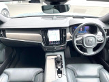 V90 アルティメット B5 入庫です!サンルーフや高品質スピーカーなど快適装備盛りだくさん♪もちろんボルボが世界に誇る安全機能も多数装備されております。