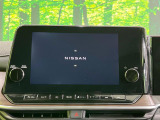 【メーカー純正9型ナビ】インテリアに溶け込むスタイリッシュな「専用設計」メーカーナビを装備♪視認性や操作性など基本性能にも優れ、より上質なカーライフをお楽しみいただけます。