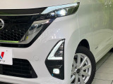 【LEDヘッドライト】悪天候や夜間走行時も良好な視界を確保し安心して運転できる高輝度LEDヘッドライトを装備!点灯速度が早く、消費電力も抑えられています。
